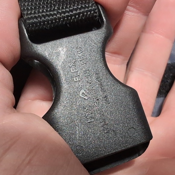 Tamrac Velocity 8x Camera Sling Bag in Black - Picture 10 of 10